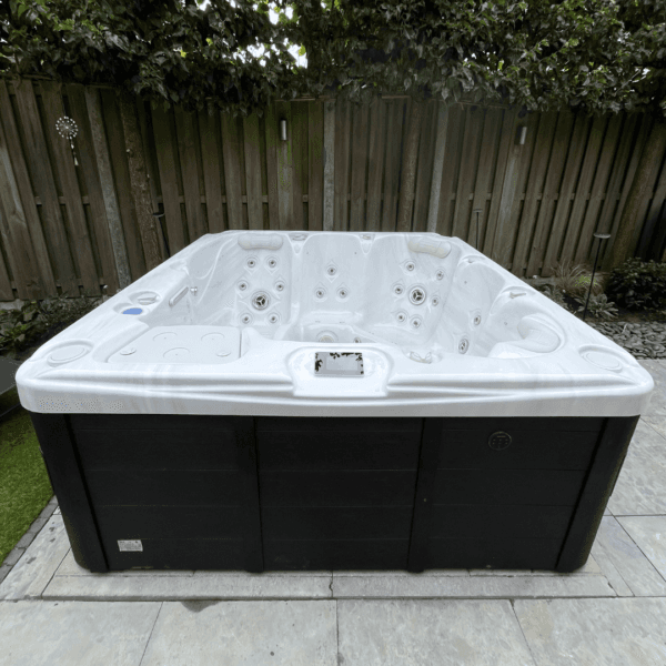 Zahradní jacuzzi Royale 3