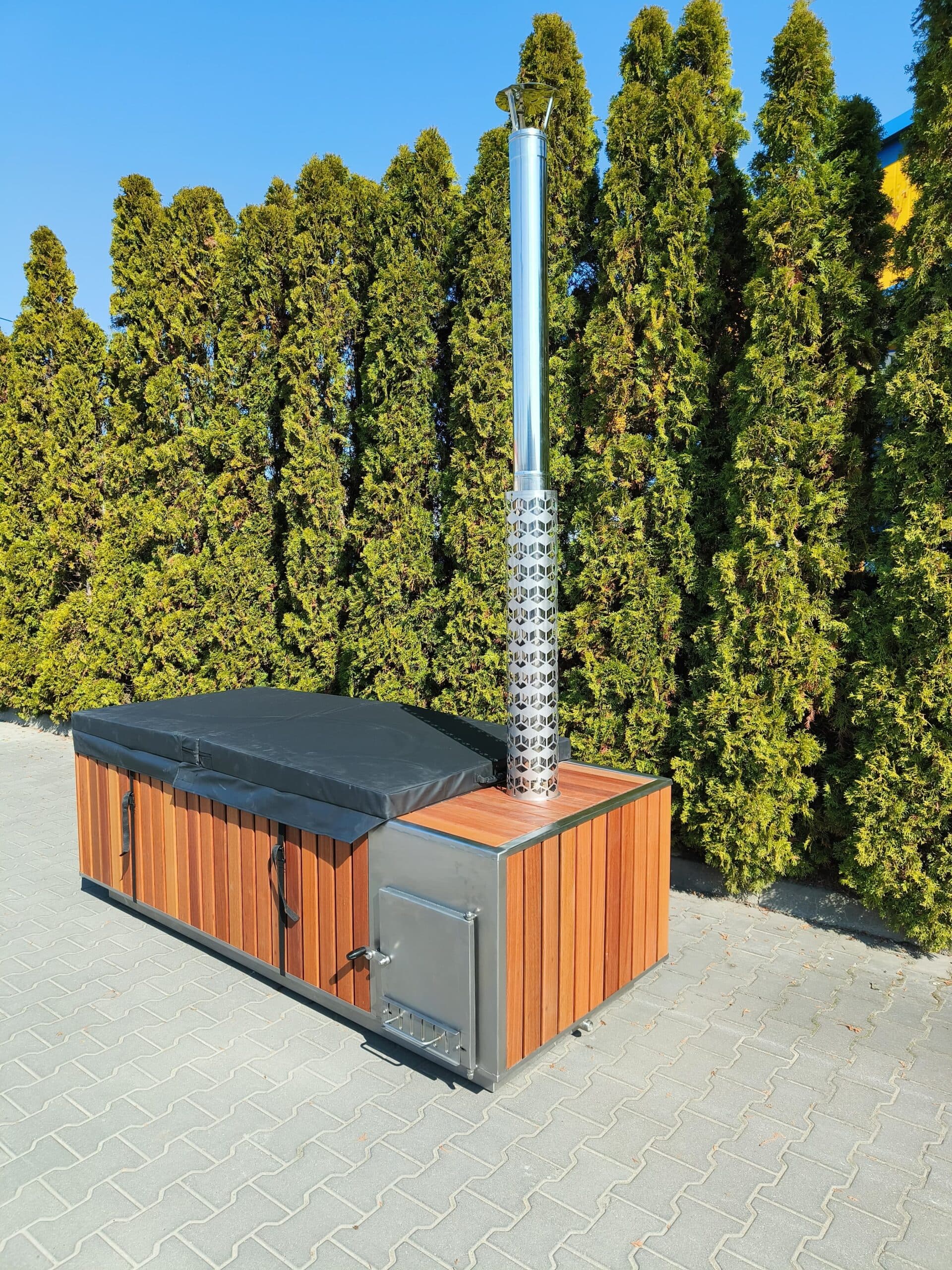 Zahradní vana RavonSpa 2325×940 na dřevo — komerční verze 316L