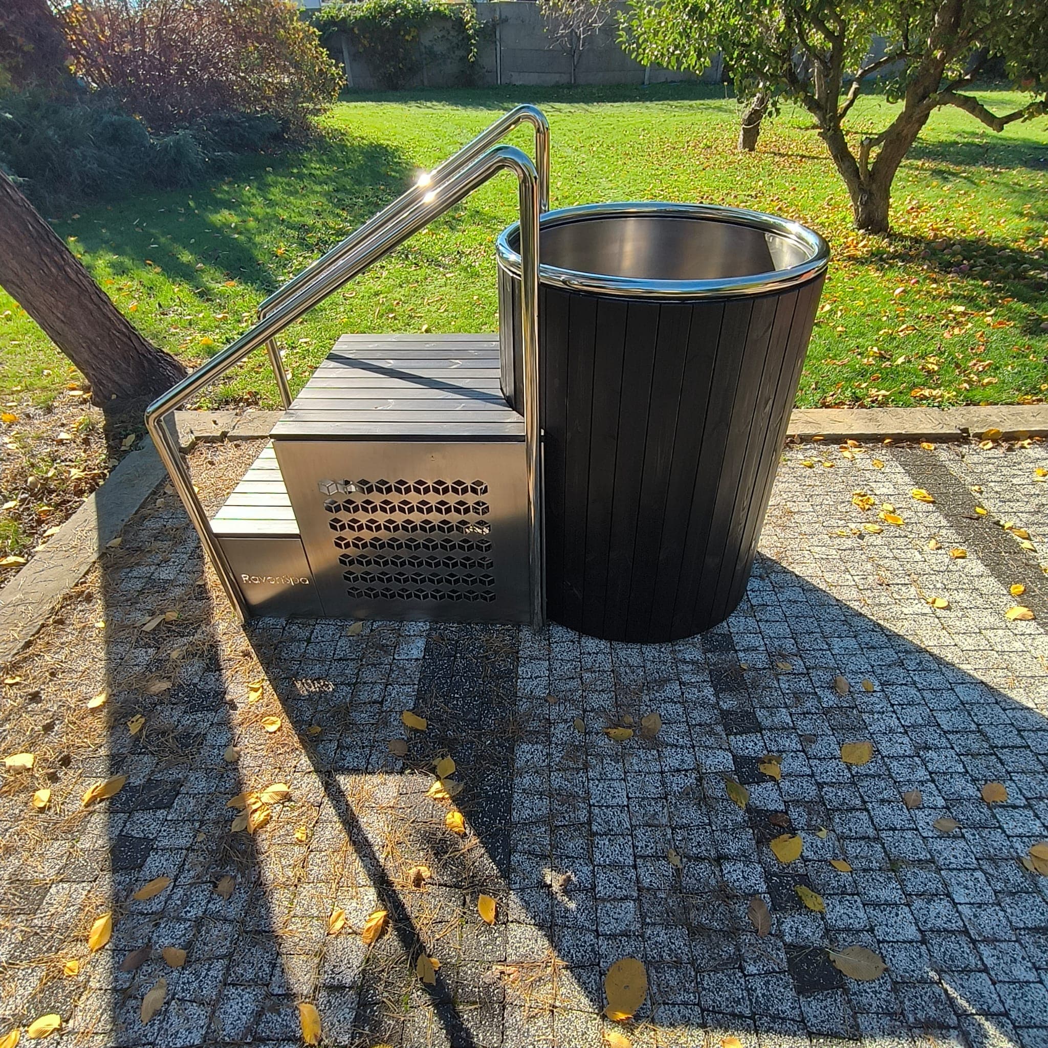 RavonSpa Ice Barrel Black — sud na otužování s filtrací a ozonem